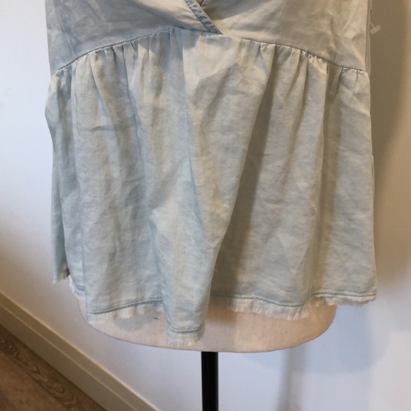 Bella Dahl revolve blue denim lightweight sleeveless top SZ M distressed edging - Picture 4 of 9